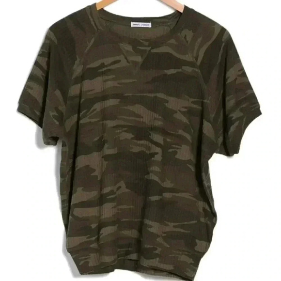 SWEET ROMEO Waffle Thermal Puff Sleeve Tee In Green Camo - Picture 1 of 5
